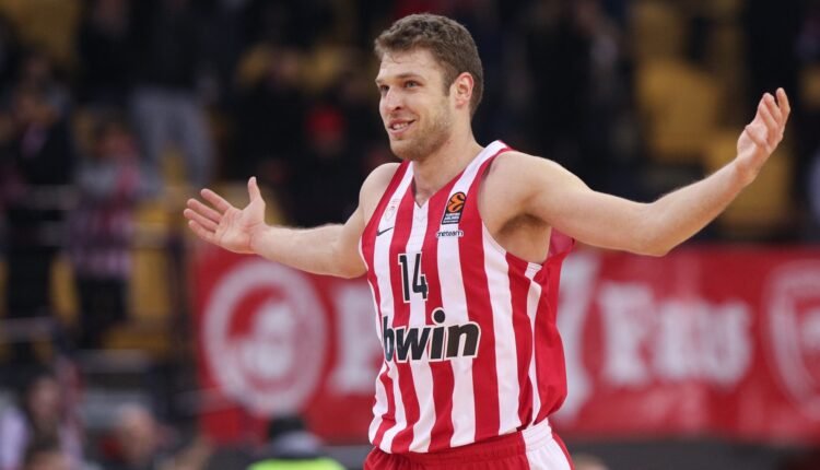 Ολυμπιακός:-Ο-Σάσα-Βεζένκοφ-επέστρεψε-και-επίσημα!