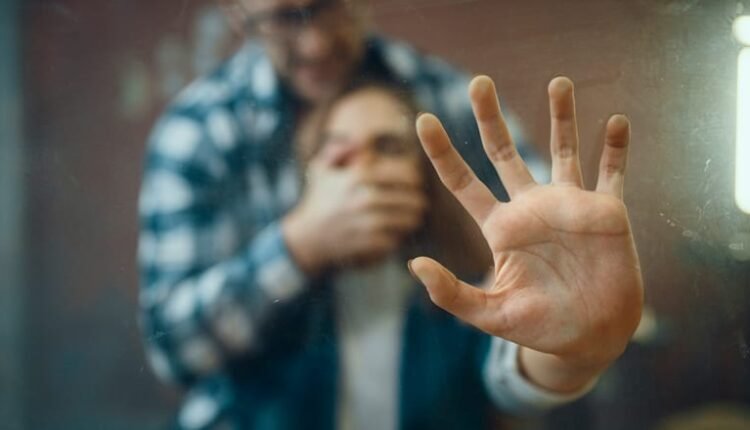 Φρίκη-για-32χρονη-στη-Λιβαδειά-–-Την-απήγαγαν-τέσσερα-άτομα-και-τη-βίασαν