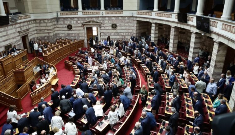 Βουλή:-Ψηφίσθηκε-η-Κύρωση-της-Συμφωνίας-Συγχώνευση-της-attica-bank-με-την-Παγκρήτια