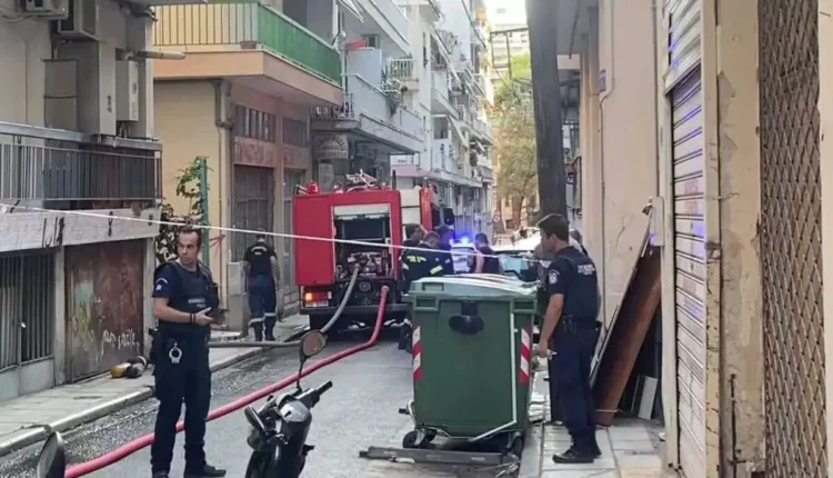 Θεσσαλονίκη:-Νεκρή-ανασύρθηκε-ηλικιωμένη-γυναίκα-μετά-από-πυρκαγιά-που-προκλήθηκε-στο-διαμέρισμα