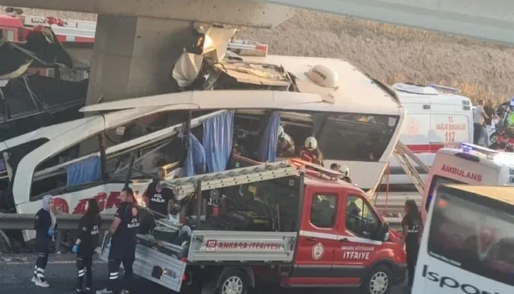 Τουρκία:-Αυξάνει-ο-απολογισμός-των-νεκρών-από-το-τροχαίο-με-λεωφορείο-–-Καταγγέλλεται-πως-ο-οδηγός-κοιμόταν