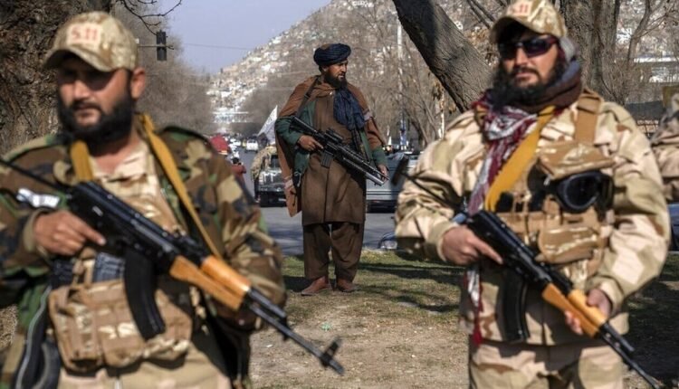 Οι-Ταλιμπάν-στα…-καλύτερά-τους:-Απέλυσαν-280-αστυνομικούς-επειδή-δεν-άφησαν-γενειάδα