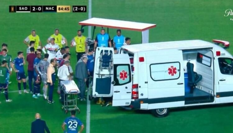Σοκ-στη-Βραζιλία:-Ποδοσφαιριστής-κατέρρευσε-κατά-τη-διάρκεια-του-Σάο-Πάολο-Νασιονάλ-Μοντεβιδέο