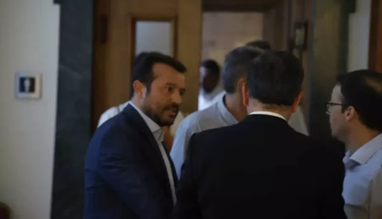 ΣΥΡΙΖΑ:-Σε-αδιέξοδο-μετά-τις-προτάσεις-Κασσελάκη-η-συνεδρίαση-της-ΚΟ-–-Νέες-εντάσεις-λίγο-πριν-την-ψηφοφορία