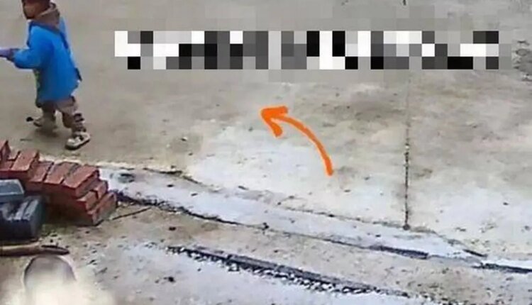 Ανείπωτη-τραγωδία:-Νεκρός-3χρονος-–-Ο-παππούς-που-τον-πρόσεχε-χάζευε-στο-κινητό