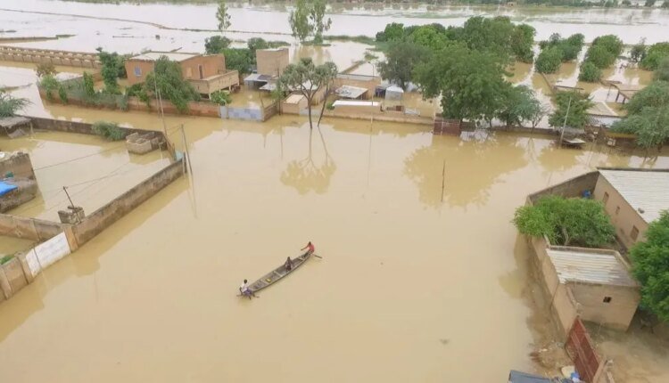 Νίγηρας:-15-νεκροί-σε-μια-μέρα-από-τις-πλημμύρες-που-προκάλεσαν-οι-καταρρακτώδεις-βροχές
