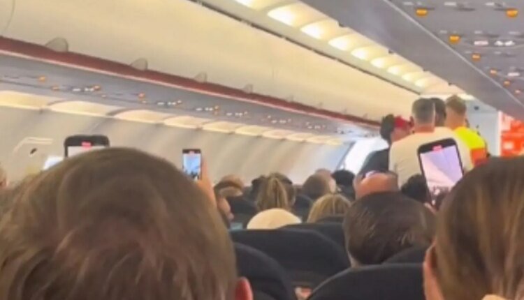 Τρόμος-στον-αέρα:-Επιβάτης-προσπάθησε-να-ανοίξει-την-πόρτα-του-αεροπλάνου-την-ώρα-που-πετούσε-για-Κω