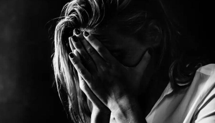 Κύκλωμα-εκβιαστών-στη-Μύκονο:-Απειλούσαν-μητέρα-τριών-ανηλίκων