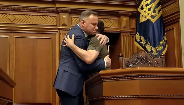 Πώς-η-Πολωνία-περιφρονεί-την-Ουκρανία,-ενώ-είναι-φίλη-μαζί-της-εναντίον-της-Ρωσίας