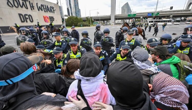 Μελβούρνη:-Δεκάδες-συλλήψεις-μετά-από-συμπλοκές-σε-αντιπολεμική-διαδήλωση
