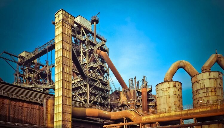 Εννέα-μήνες,-έξι-λουκέτα-–-Η-βιομηχανία-με-την-πλάτη-στον-τοίχο