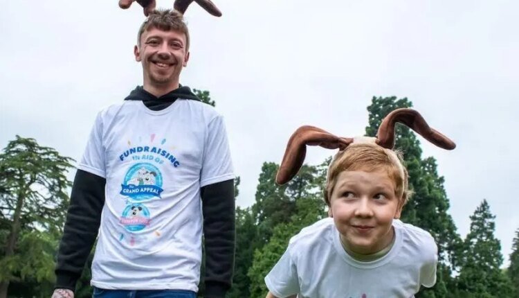 bρετανία:-Αγόρι-που-είχε-1%-πιθανότητες-επιβίωσης-βοηθάει-το-νοσοκομείο-που-του-έσωσε-τη-ζωή