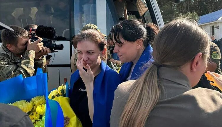 Συγκινητικές-εικόνες-από-την-ανταλλαγή-206-αιχμαλώτων-πολέμου-ανάμεσα-σε-Ουκρανία-και-Ρωσία-–-Η-δεύτερη-μέσα-σε-δυο-ημέρες