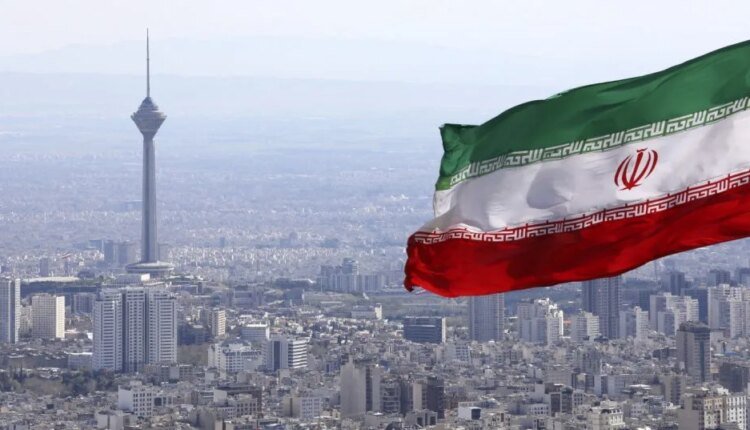 Ιράν:-Με-απειλές-και-πιέσεις,-συνομιλίες-με-τη-Δύση-δεν-θα-υπάρξουν