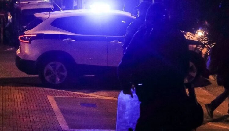 Εφιάλτης-για-τρεις-νεαρούς:-Κουκουλοφόροι-μπούκαραν-σε-σπίτι-στα-Πεύκα