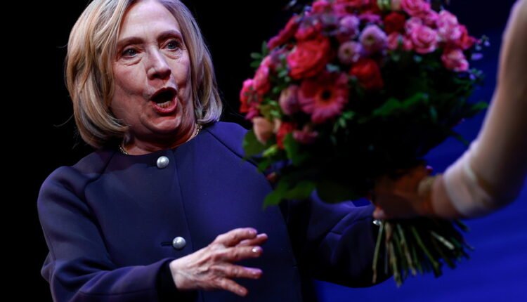 Η-Χίλαρι-ζητάει-να-διώκονται-ποινικά-πολίτες-για-«ρωσική-προπαγάνδα»!