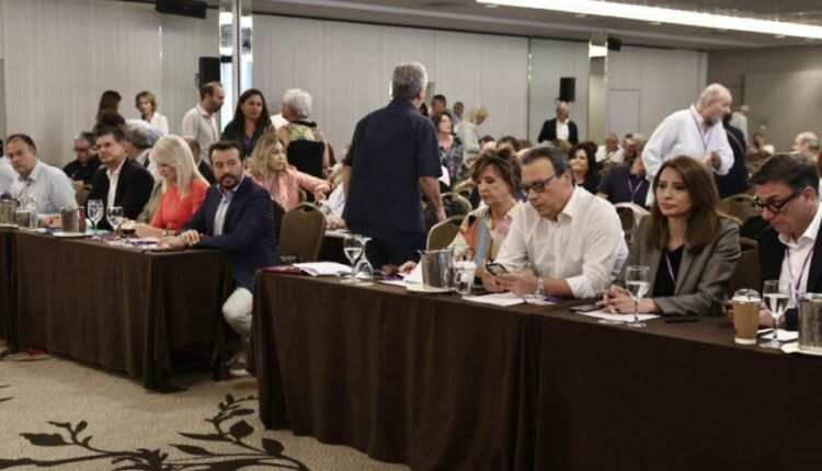 Ρήξη-στον-ΣΥΡΙΖΑ:-Εκλογές-για-πρόεδρο-24/11-και-1/12,-με-διπλή-νίκη-των-«87»-εις-βάρος-Κασσελάκη-και-στο-βάθος-Τσίπρας