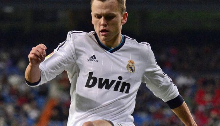 Ο-Ντένις-Τσερίσεφ-έκλεισε-στον-Πανιώνιο