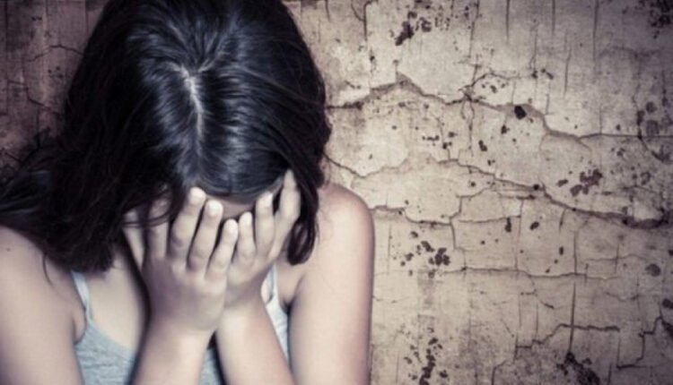 Αίγιο:-Απείλησε-να-βιάσει-την-11χρονη-ανιψιά-του-με-μαχαίρι-–-Ανθρωποκυνηγητό-για-να-εντοπιστεί