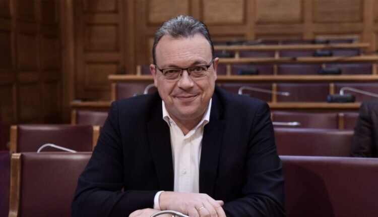 Ο-Σωκράτης-Φάμελλος-ανακοίνωσε-την-υποψηφιότητά-του-για-την-ηγεσία-του-ΣΥΡΙΖΑ-(βίντεο)