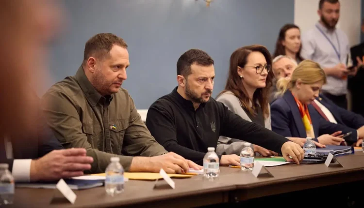 Πώς-η-επίσκεψη-του-zelensky-στις-ΗΠΑ-μπέρδεψε-τα-χαρτιά-τόσο-για-τους-Δημοκρατικούς-όσο-και-για-τον-Τραμπ