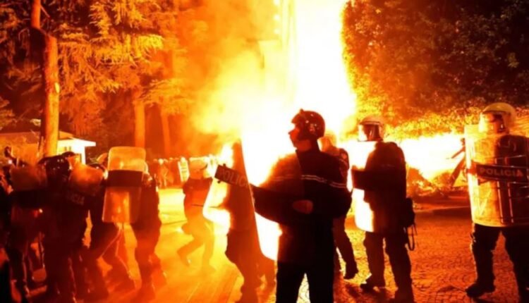 Μαζική-εξέγερση-στην-Αλβανία-κατά-του-καθεστώτος-Ράμα!-–-Εκστρατεία-απόκρυψης-από-τα-Μέσα-Ενημέρωσης