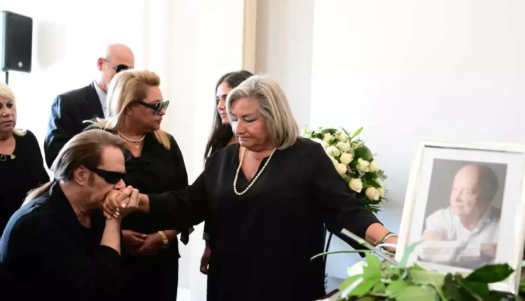 Κηδεία-Μίμη-Πλέσσα:-Ύστατο-χαίρε-και-τελευταίο-χειροκρότημα-στον-κορυφαίο-μουσικοσυνθέτη