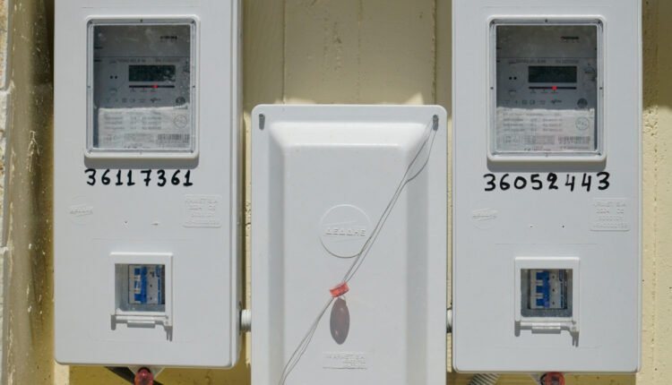 Κοροϊδία-με-τα-χρωματιστά-τιμολόγια:-Καταργούν-το-φθηνό-ρεύμα-και-φτιάχνουν-νέο-πλαίσιο