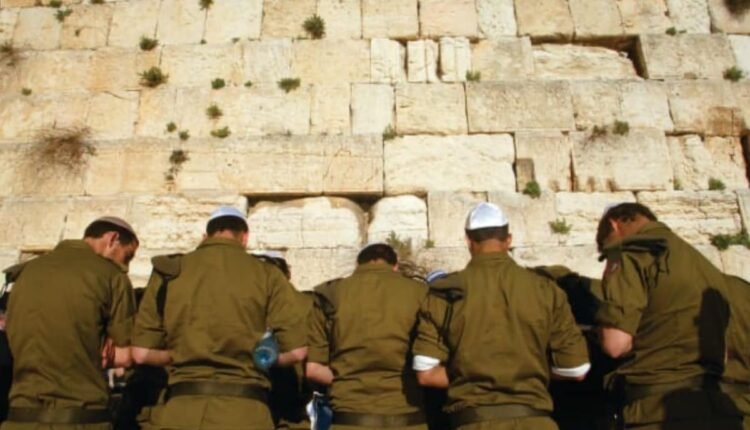 Το-φετινό-Γιομ-Κιπούρ,-συμπίπτει-με-τις-δραματικές-εξελίξεις-του-πολέμου-σχεδόν-ένα-χρόνο-μετά-την-7η-Οκτωβρίου