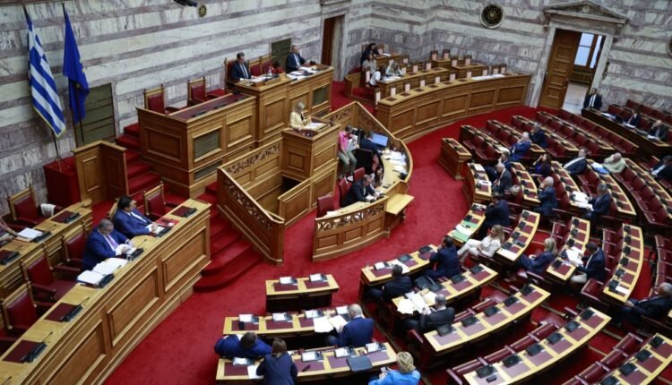 «Μπάχαλο»-στην-ομάδα-των-ανεξάρτητων-βουλευτών-μετά-τον-ορισμό-Χουρδάκη-–-Ποιοι-αντιτίθενται