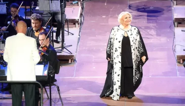 Μαρινέλλα:-Χαμόγελα-για-την-μεγάλη-τραγουδίστρια-–-Θέμα-ωρών-να-βγει-από-την-ΜΕΘ