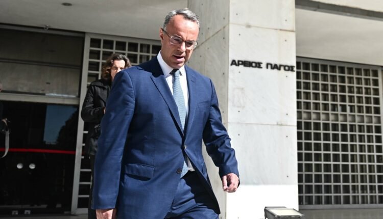 Σόου-Σταϊκούρα-στον-Άρειο-Πάγο-για-το-μπάχαλο-στα-τρένα!