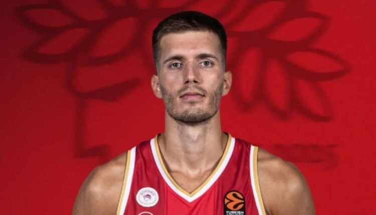 Ολυμπιακός:-Δανεικός-στον-Ερυθρό-Αστέρα-ο-Πετρούσεφ