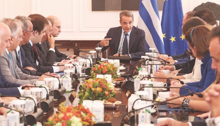 Πανικόβλητος-από-τα-γκάλοπ-ο-Μητσοτάκης