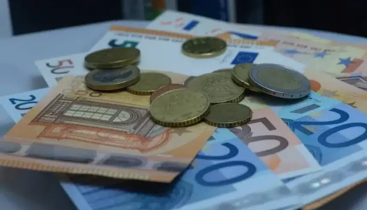 Εργασιακά:-Έκτακτο-επίδομα-Χριστουγέννων-–-Ποιοι-δικαιούχοι-θα-λάβουν-από-100-έως-200-ευρώ…(7:00-–-Β’-πρωϊνή-Ζώνη-6:45-–-7:00)