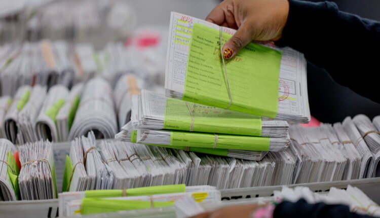 Άνοιξαν-οι-κάλπες-στις-ΗΠΑ:-Πότε-θα-ξέρουμε-τον-νικητή