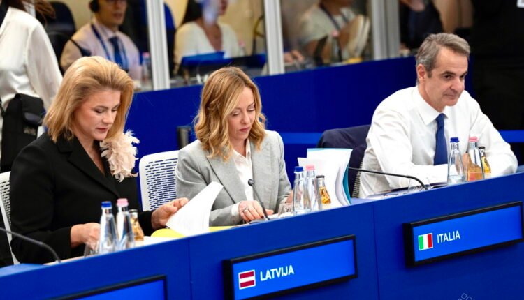 Μεντβέντεφ-για-Ευρωπαίους:-«Είναι-ξεκαρδιστικό-να-βλέπεις-τα-τρομαγμένα-τους-μούτρα-λόγω-Τραμπ»