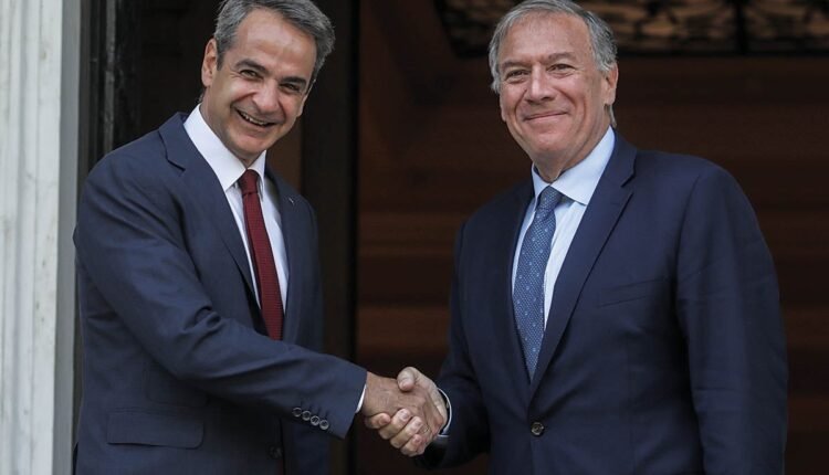 Μαξίμου:-Αμηχανία-για-τον-αποκλεισμό-Πομπέο