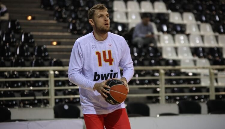 Ολυμπιακός:-Εκτός-για-δύο-εβδομάδες-ο-Βεζένκοφ