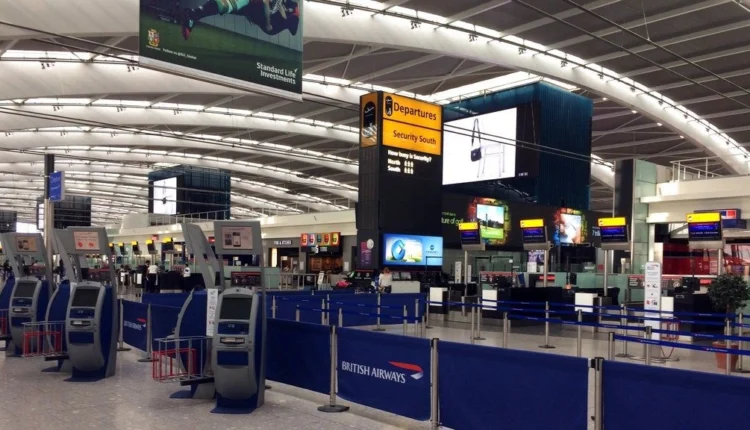 Λήξη-συναγερμού-στο-αεροδρόμιο-Γκάτγουικ-μετά-την-επιχείρηση-των-πυροτεχνουργών