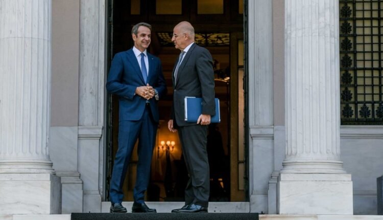 Έρχεται-μεγάλη-εσωστρέφεια-στη-ΝΔ-–-Ο-Μητσοτάκης-θέλει-να-παροπλίσει-τον-Δένδια-και-να-πριμοδοτήσει-τον-Χατζηδάκη,-αλλά…