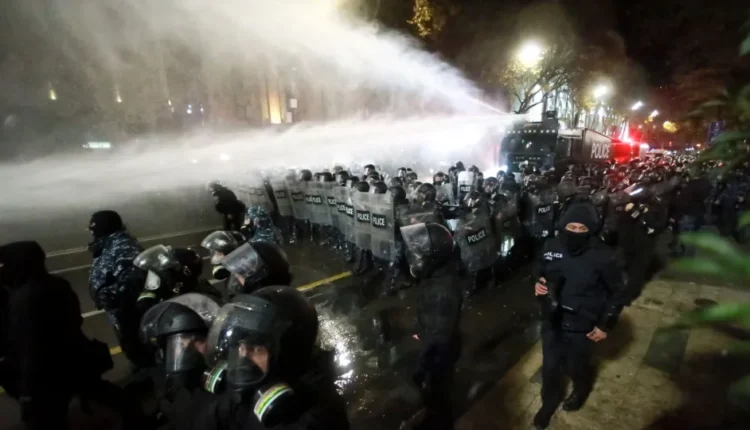 Αναστολή-των-συνομιλιών-για-ένταξη-της-Γεωργίας-στην-ΕΕ-–-Συγκρούσεις-διαδηλωτών-με-την-Αστυνομία