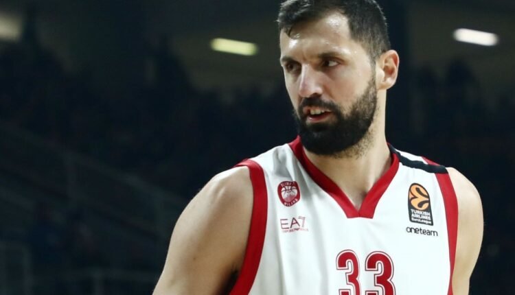 Ευρωλίγκα:-Εκκωφαντική-νίκη-της-Αρμάνι-μέσα-στη-Βαρκελώνη,-ήττα-της-Παρί-από-τη-Βιλερμπάν