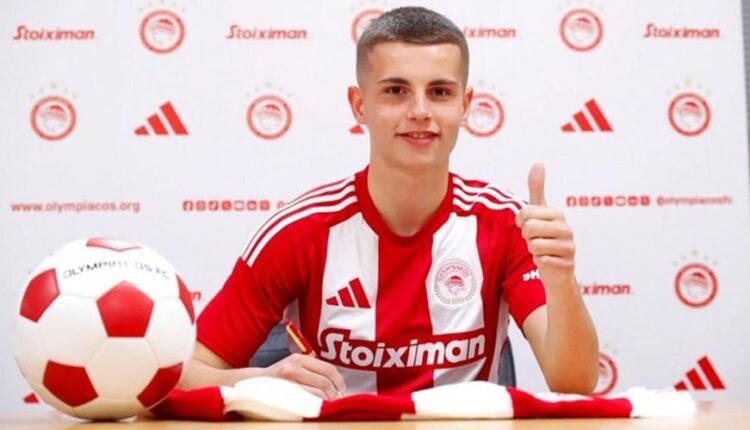 Ολυμπιακός:-Ανανέωσε-ο-Χρήστος-Μουζακίτης