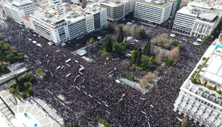 mεγάλη-συγκέντρωση-στο-Σύνταγμα-για-τα-Τέμπη