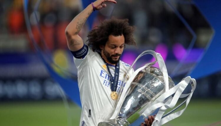 “Κρέμασε”-τα-παπούτσια-του-ο-Μαρσέλο