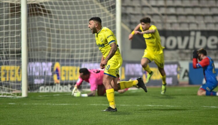 super-league:-Ο-Παναιτωλικός-«χτύπησε»-στο-τέλος-και-έφυγε-με-το-διπλό-από-το-Πανθεσσαλικό