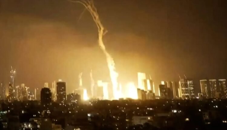 Ιρανικοί-πύραυλοι-έπληξαν-το-Τελ-Αβίβ-και-τη-Χάιφα:-Πέντε-νεκροί-και-δεκάδες-τραυματίες