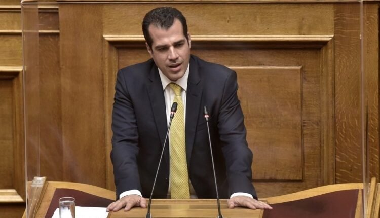 Ο-Θάνος-Πλεύρης-αναλαμβάνει-υπουργός-Μετανάστευσης-και-Ασύλου