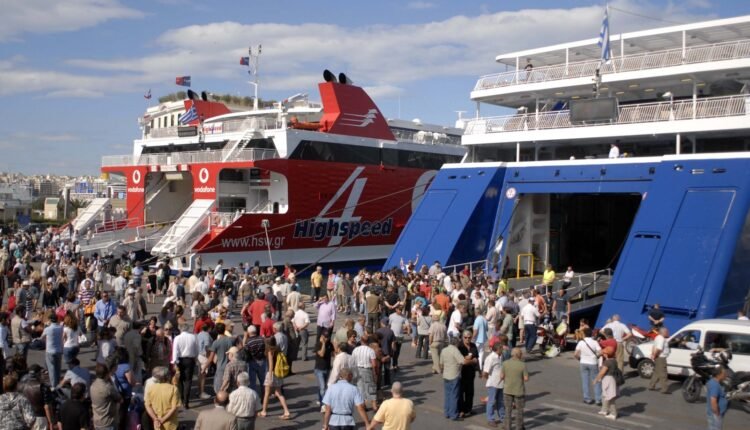 Κανονικά-τα-ακτοπλοϊκά-δρομολόγια-από-Πειραιά,-Ραφήνα-και-Λαύριο